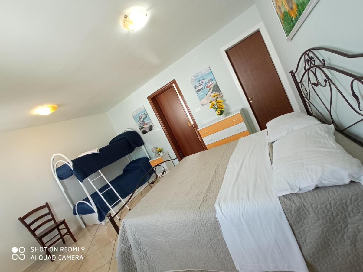 Residence Poseidon Lido Marini Buitenkant foto
