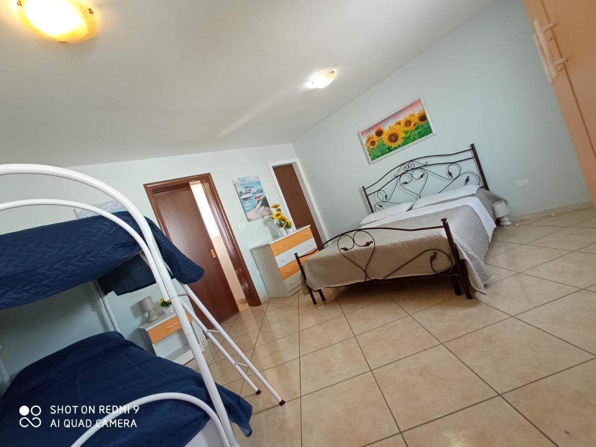 Residence Poseidon Lido Marini Buitenkant foto